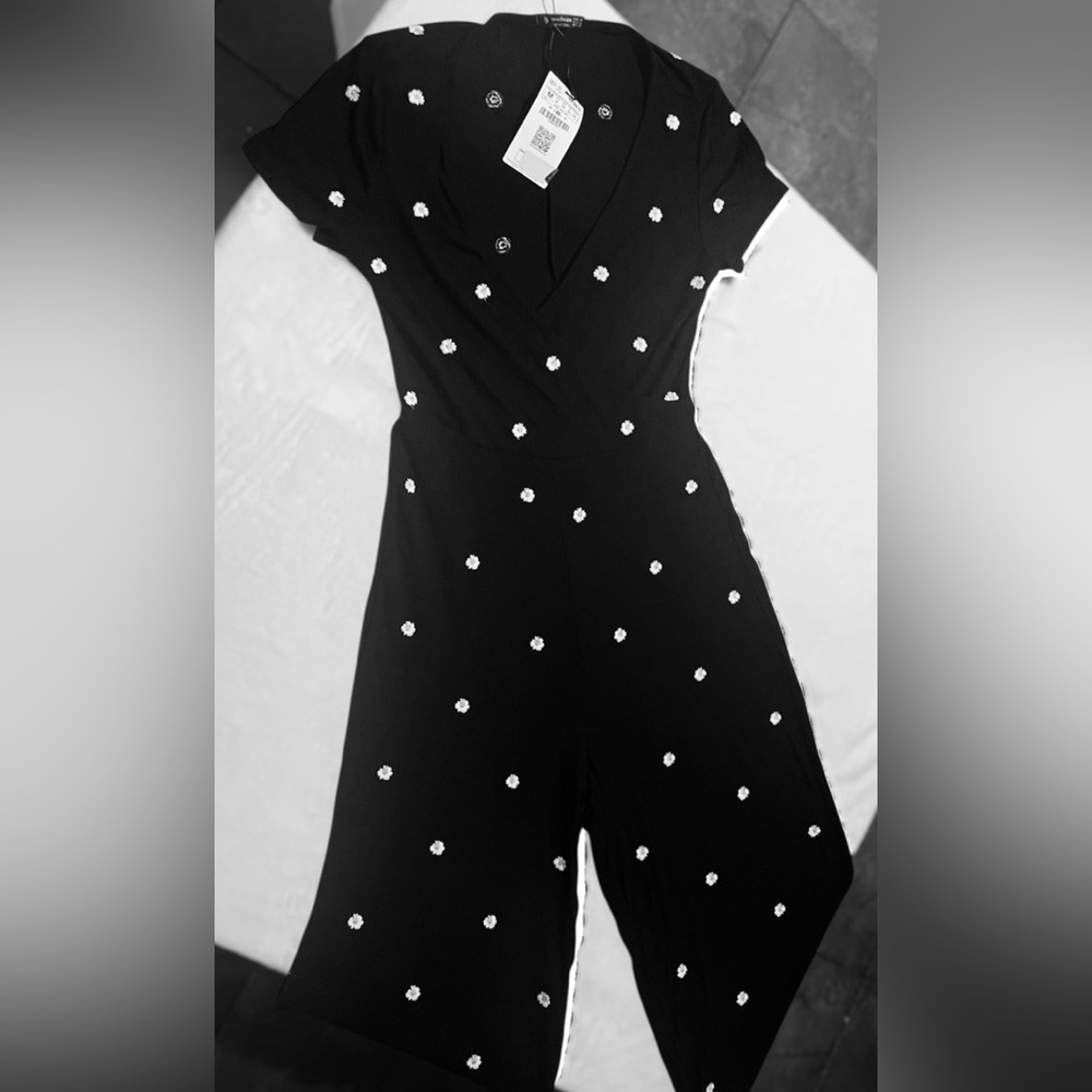 Stradivarius Black and White Polka Dot Jumpsuit V-Neck Short Sleeve